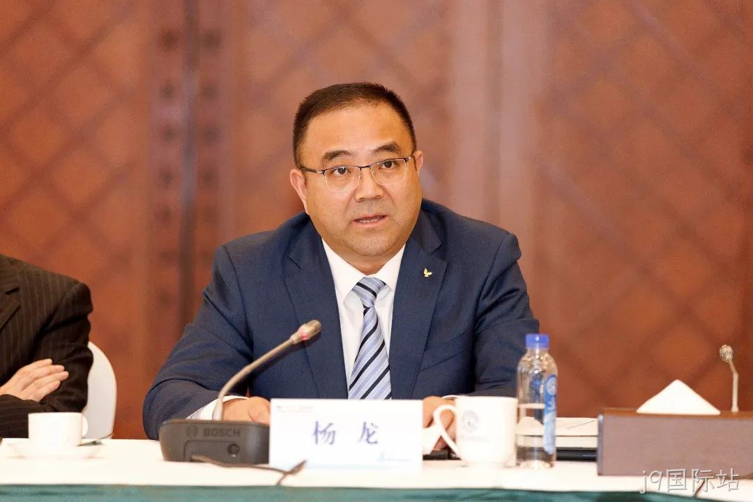 董事长.jpg 董事长.jpg